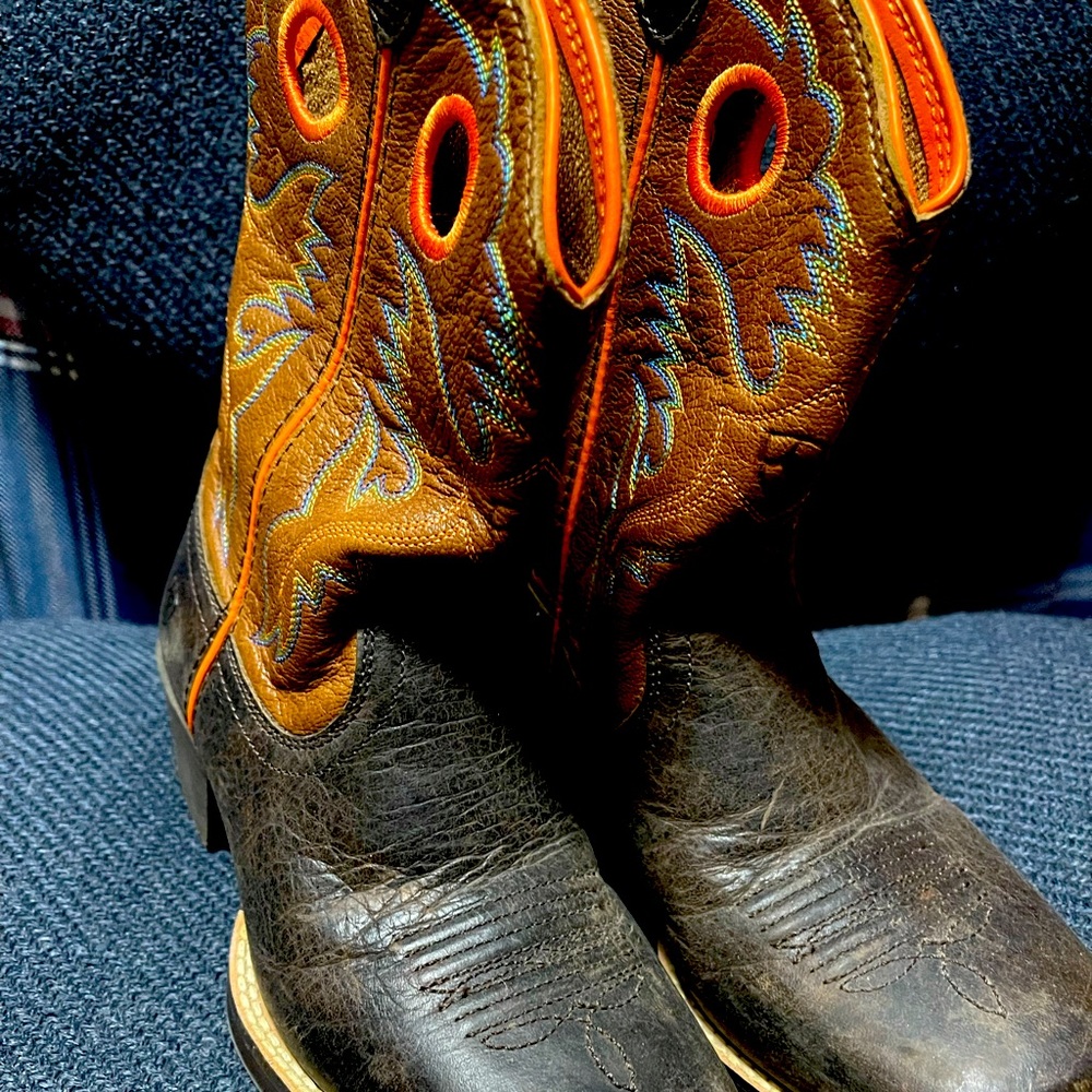 Little girls Ariat Cowboy Boots size 1